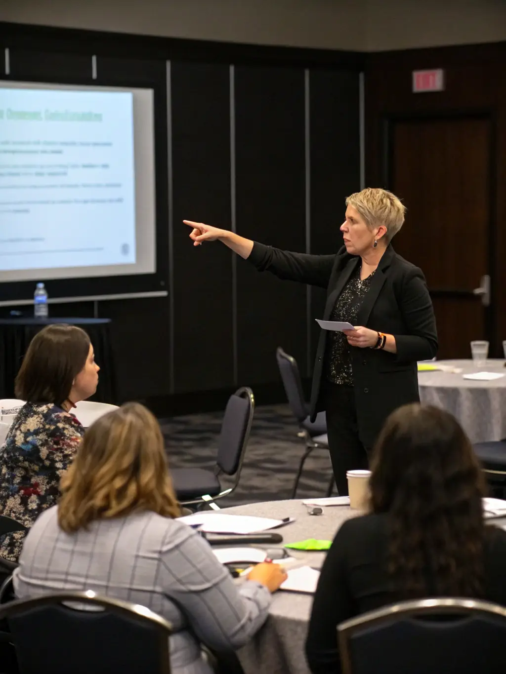 A business coach leading a workshop, demonstrating the expertise and leadership provided by formamidenest.fun.